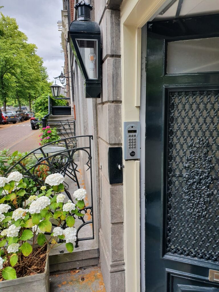 RENO Video scrollintercom voor Bed & Breakfast in centrum Amsterdam